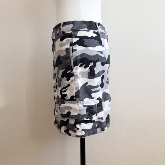 Grey Camo Cargo Mini Skirt - Picture 3 of 6
